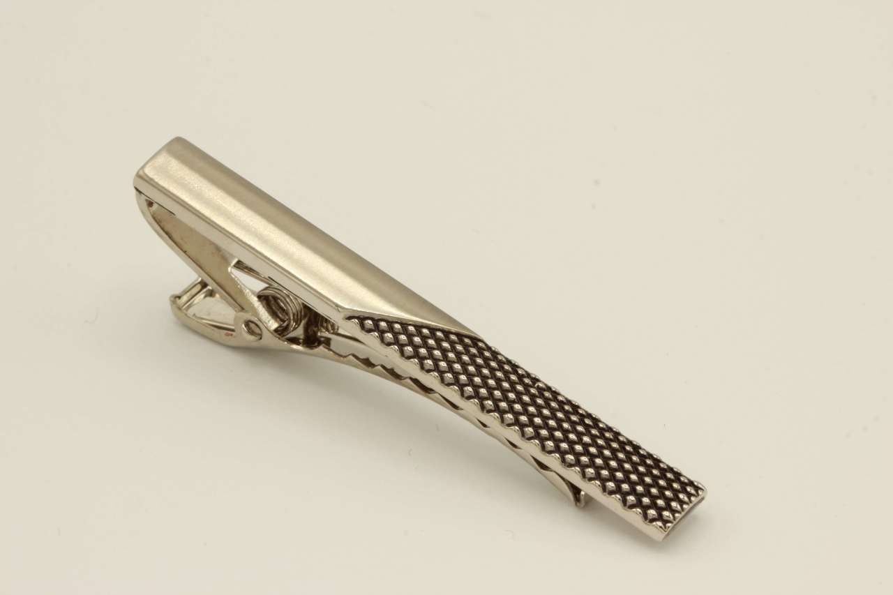 Verozi Kravat İğnesi - Uzun Desenli Gümüş Renkli - KIUFG007